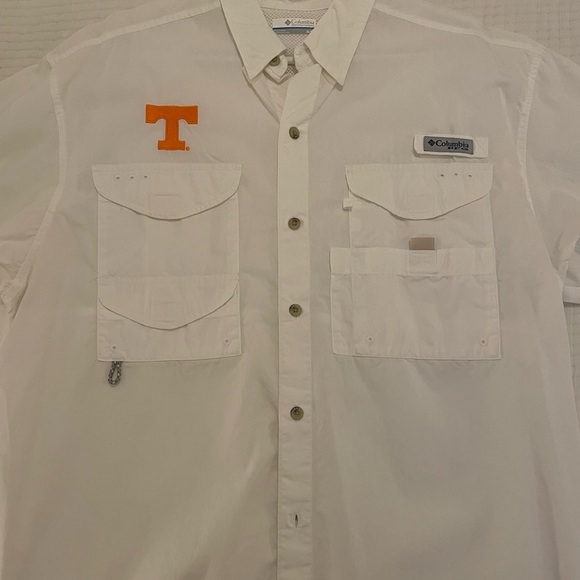Tennessee Columbia Men’s PFG Short Sleeve Button Up - Picture 2 of 8